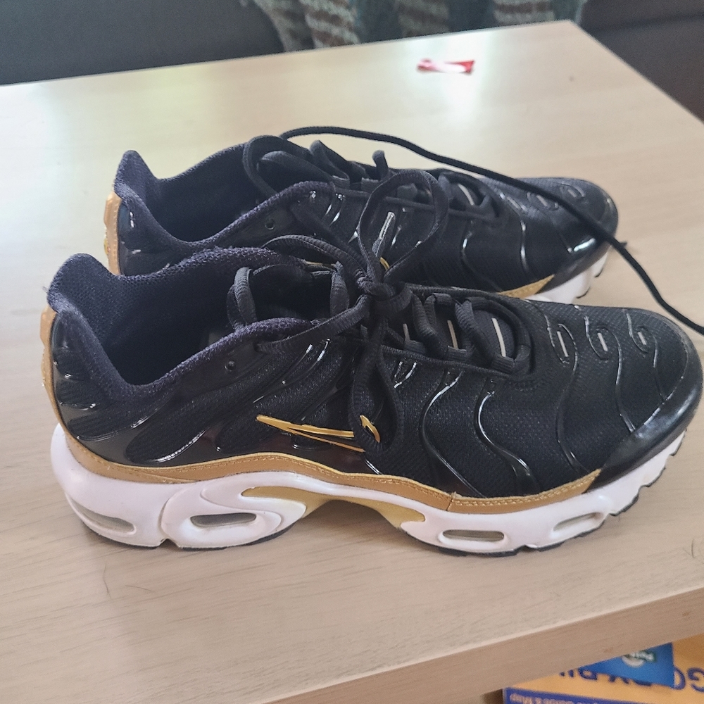 Womens Air Max Plus - 7.5 (6Y)